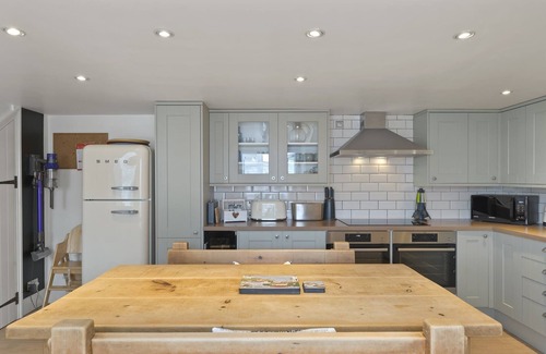 Dartmouth House | Modern Townhouse w/Private Parking, Dartmouth