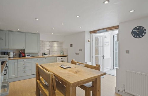 Dartmouth House | Modern Townhouse w/Private Parking, Dartmouth