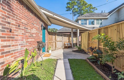 Magnolia House | Modern, Tranquil Woodsy Casita near Houston Private 1BR Retreat with Tejas Charm