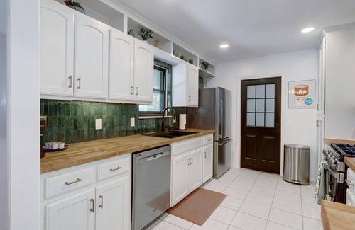 Riverside House | Modern Travis Heights Retreat - Minutes to South Congress & Downtown!