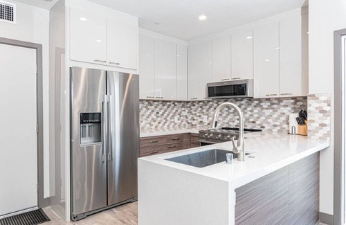 West Newport Condo | Modern Tri-Level Condo | AC & Rooftop Deck | Tons of Lounge Space | It's Got the Wow Factor