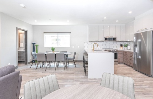 West Newport Condo | Modern Tri-Level Condo | AC & Rooftop Deck | Tons of Lounge Space | It's Got the Wow Factor