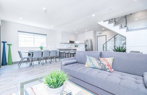 West Newport Condo | Modern Tri-Level Condo | AC & Rooftop Deck | Tons of Lounge Space | It's Got the Wow Factor