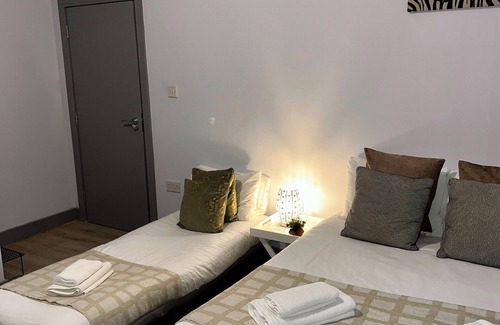 Deptford Apartment | Modern Triple/Double ensuite at Wolf’s House
