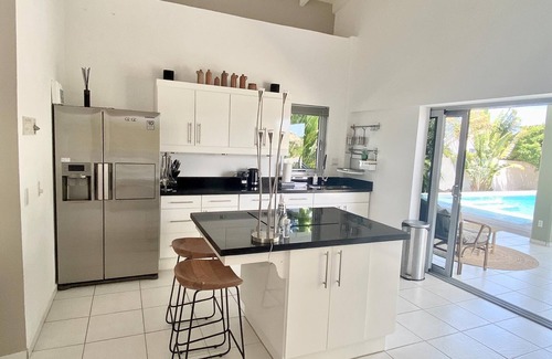 Jan Thiel Villa | Modern tropical house with 3 bedrooms, close to the beach!