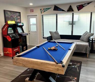 Highland Garden House | Modern Tropical Oasis with Arcade, HotTub & MiniGolf
