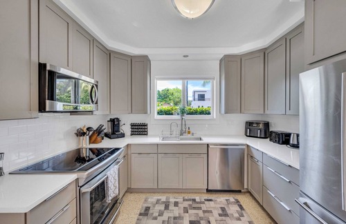 El Portal House | Modern Tropical Pool House North Miami- w/Jacuzzi - El Portal -