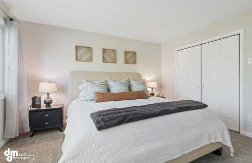 Turnagain House | Modern Turnagain Townhome