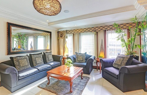 Pio del Pilar House | Modern Twin Escape at Townhouse VIP Suites