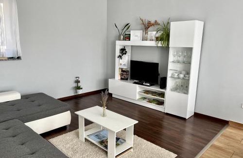 Lenti Apartment | Modern two bedroom flat with balcony