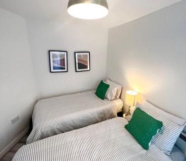 East Acton Apartment | Modern two bedroom two bath opp tube station (central line)
