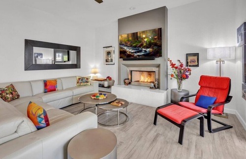 Chandler House | Modern, Upgraded, Resort-Style