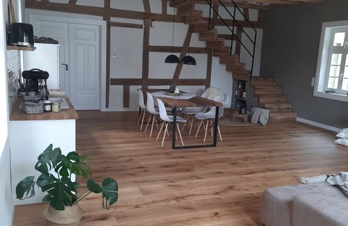Hasselbach Apartment | Modern vacation apartment "Tanzsaal" Living in a listed half-timbered house