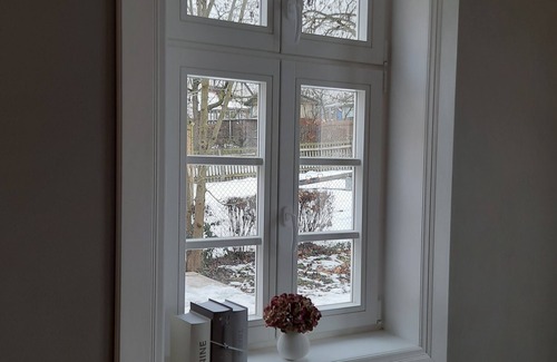 Hasselbach Apartment | Modern vacation apartment "Tanzsaal" Living in a listed half-timbered house