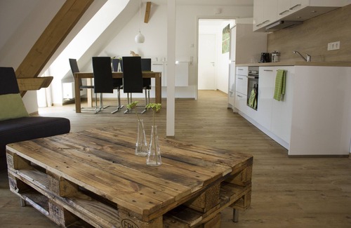 Geldern Apartment | Modern vacation apartment with views of horse pastures and courtyard