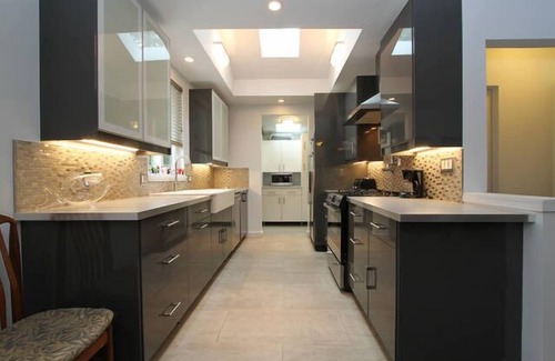 Vacation Beach House | Modern Vacation Beach Gem by the River w/Hot Tub - 4 queen beds