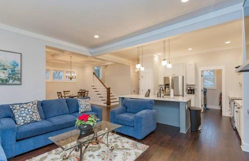 Shelby Hills House | Modern Vacation Home III