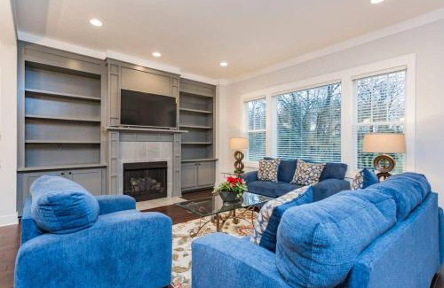Shelby Hills House | Modern Vacation Home III
