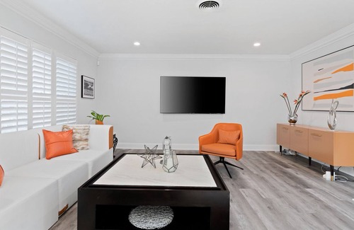 North Tustin House | Modern Vacation Home - Enjoyable Getaway Tustin Ranch