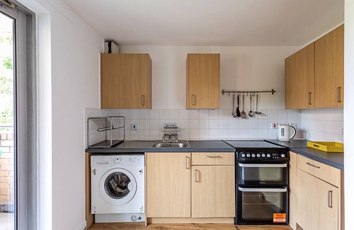 Bow West Apartment | Modern Victoria Park Apartment