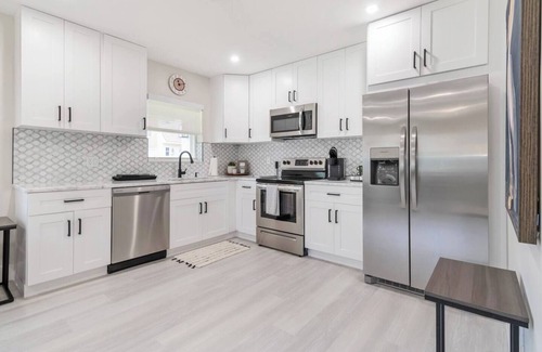 Lake Ridge Apartment | Modern Victoria Park Retreat | 30+ Night Stays Only