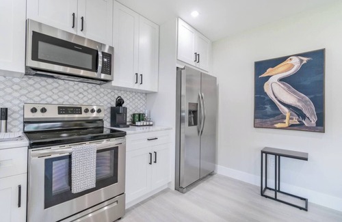 Lake Ridge Apartment | Modern Victoria Park Retreat | 30+ Night Stays Only