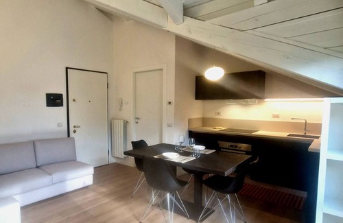 Viggiu Apartment | Modern Viggiù Suite Home