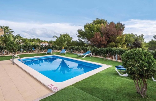 Coves Noves Villa | Modern villa great for families, close to town