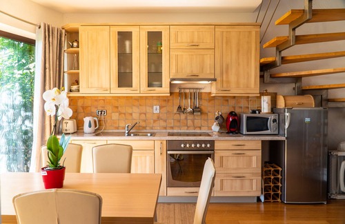 Tar Villa | Modern Villa, Swimming Pool, Tennis Court, Shops, Restaurants & Bars, Near Sea.