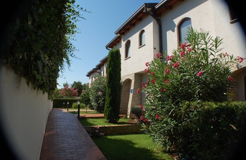 Tar Villa | Modern Villa, Swimming Pool, Tennis Court, Shops, Restaurants & Bars, Near Sea.