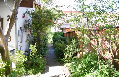 West Davis Manor House | Modern Village Homes House