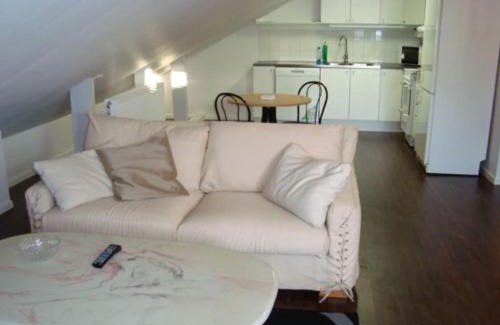 Lulea Apartment | Modern vindsvåning med balkong 2 km från centrum