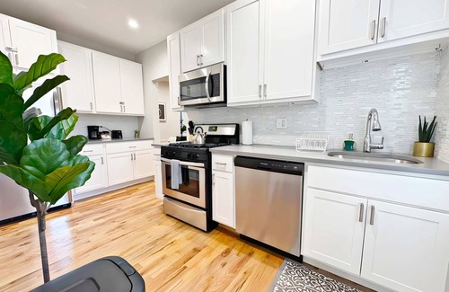 Boystown Apartment | Modern & Well-Located 1BR Apt