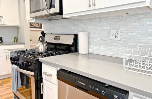 Boystown Apartment | Modern & Well-Located 1BR Apt