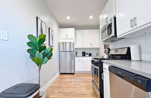 Boystown Apartment | Modern & Well-Located 1BR Apt