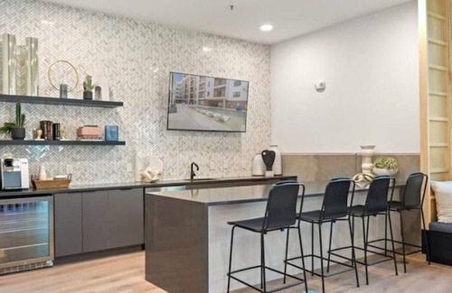 West Campus Condo | Modern West Austin Condo! Walk to UT and Austin's best parks, pet friendly.