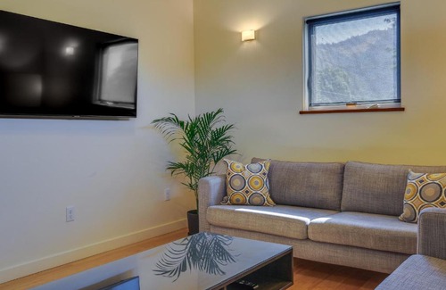 White Salmon Apartment | Modern White Salmon Apartment, Steps From Town