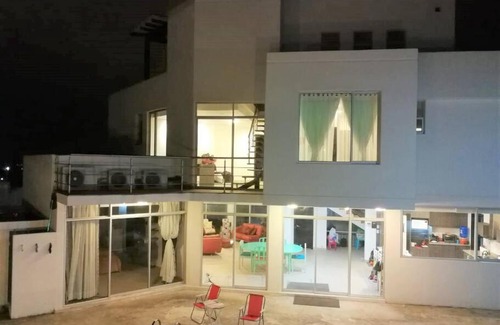 Playas Villa | Moderna casa con vista al mar, con jacuzzi y piscina privada