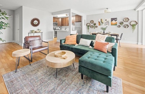 Crystal City Apartment | ModernBohoOasis | 2BR 2BA | Gym&Pool | Mins to DC