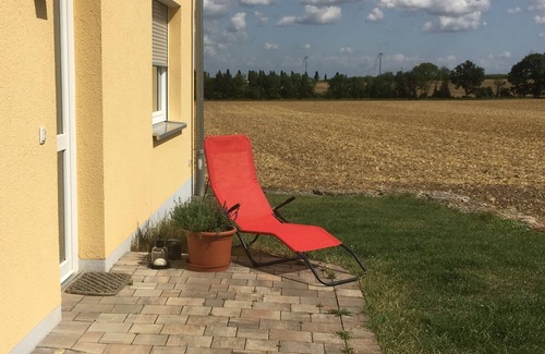 Simmershofen Apartment | Moderne, barrierefreie und 2018 neu ausgebaute Ferienwohnung mit Blick auf's Grüne