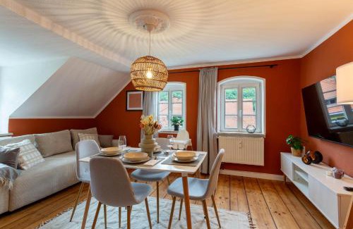 Konigstein an der Elbe Apartment | Moderne Ferienwohnung mit Festungsblick im Zentrum