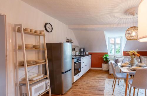 Konigstein an der Elbe Apartment | Moderne Ferienwohnung mit Festungsblick im Zentrum