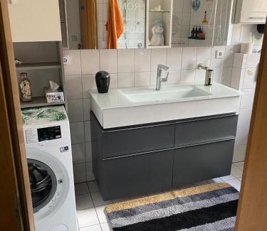 Kirchheim am Neckar Apartment | Moderne Ferienwohnung Neckarschleife mit Klimaanlage