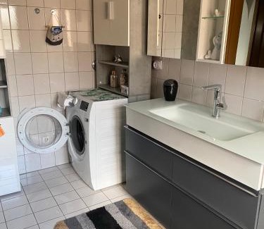 Kirchheim am Neckar Apartment | Moderne Ferienwohnung Neckarschleife mit Klimaanlage