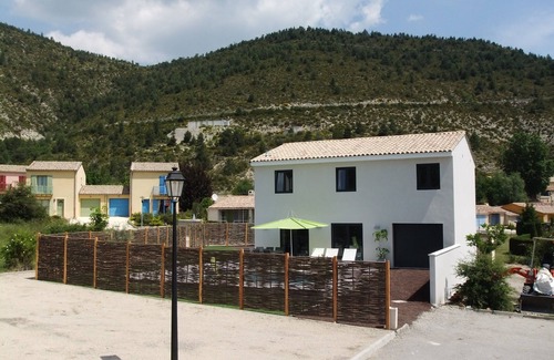 Castellane Villa | Moderne Nieuwbouwvilla met Verwarmd Privezwembad Midden de Rust van de Provence