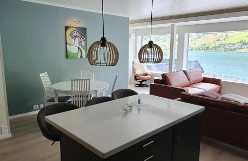 Olden Apartment | Moderne panoramaleilighet 3-roms i Olden