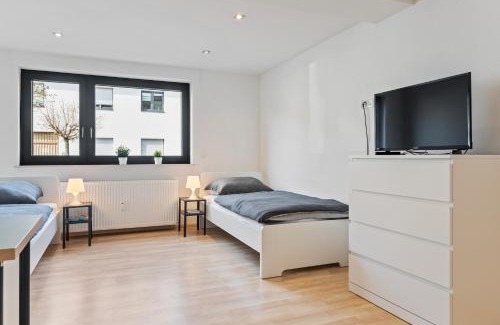 Hockenheim Apartment | Moderne Unterkunft mit Garten und Terrasse