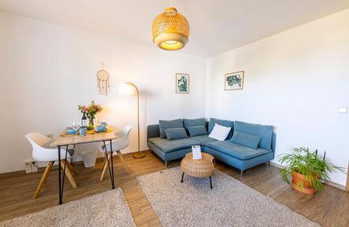 Jena-Nord Apartment | Modernes 2-Zimmer-Apartment mit Balkon und Netflix