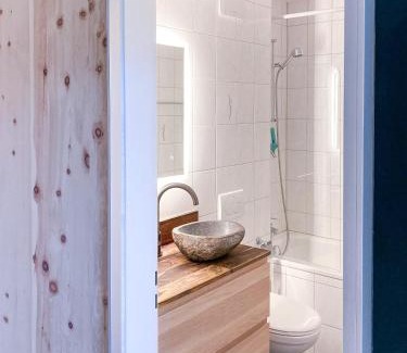 Champfer Apartment | Modernes Alpenstudio mit Bergblick, Pool und Sauna
