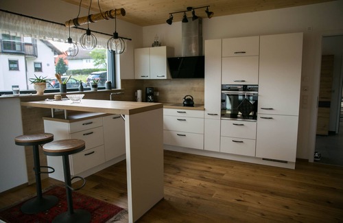 Birx Apartment | Modernes Ferienhaus mit Garage in Ruhiger Lage